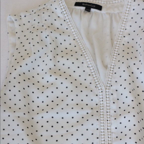 RW&CO Sleeveless Blouse - Picture 2 of 3